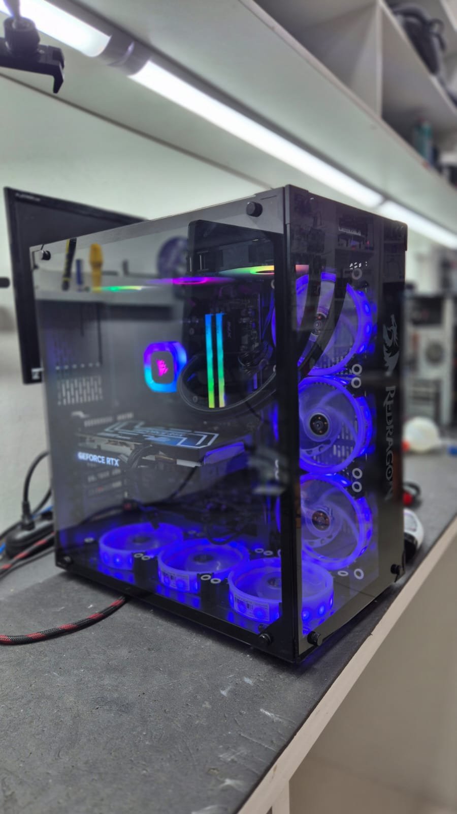 Montagem de PC Gamer com iluminação RGB
